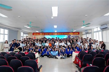 Khoa Quản trị kinh doanh và Du lịch tổ chức Lễ chia tay giảng đường cho sinh viên khóa D17