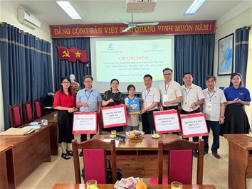 Trường Đại học Điện lực trao yêu thương đến em Thào Thị Nhè