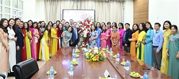 Ấm áp buổi gặp mặt chúc mừng Ngày Quốc tế Phụ nữ 8/3