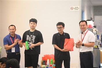 Thăm và động viên sinh viên Trường Đại học Điện lực thực tập tại Luxshare