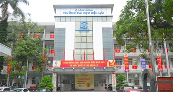 Rực rỡ màu cờ Tổ quốc chào mừng 50 năm Ngày Giải phóng miền Nam, thống nhất đất nước tại Trường Đại học Điện lực