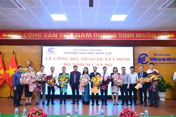 Trường Đại học Điện lực công bố và trao quyết định về công tác cán bộ
