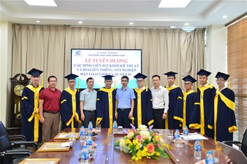 Lễ tuyên dương sinh viên D12 khối Kỹ thuật và D14 liên thông có thành tích trong học tập và rèn luyện