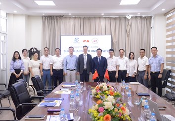 Đẩy mạnh hợp tác đào tạo, nghiên cứu và công nghệ với Học viện Điện cơ Thượng Hải
