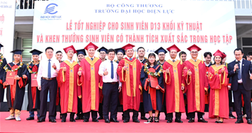 Tưng bừng buổi Lễ tốt nghiệp và trao bằng khóa D13 khối Kỹ thuật và khóa cũ