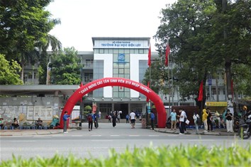 Rộn ràng đón tân sinh viên khóa D19 nhập học