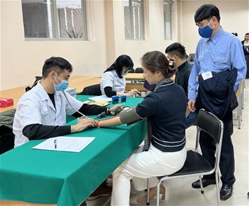 Khám sức khỏe định kỳ cho viên chức và người lao động Trường Đại học Điện lực năm 2022