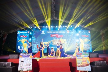 Gala chào tân sinh viên “Dear D17” – Ấn tượng và bùng nổ