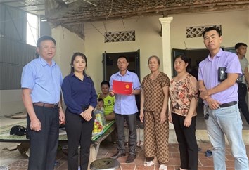 Trường Đại học Điện lực trao bằng tốt nghiệp cho sinh viên đã mất