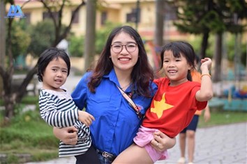 Ấn tượng nam vương pushup & nữ hoàng squat của cuộc thi "đại học điện lực - ở nhà vui cực"