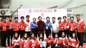 "Điện hồng nhân ái” tại EPU thu hút đông đảo viên chức, người lao động, sinh viên tham gia