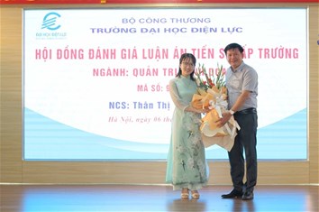 Nghiên cứu sinh khoá 1 bảo vệ thành công luận án tiến sĩ