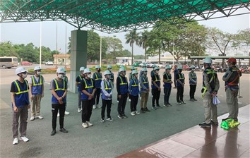Sinh viên EPU trải nghiệm thực tế về lĩnh vực điện mặt trời tại Khu công nghiệp Bắc Thăng Long