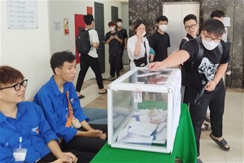 Trường Đại học Điện lực tiếp nhận hơn 76 triệu đồng chia sẻ với nạn nhân vụ cháy chung cư mini