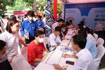Trường Đại học Điện lực đồng hành cùng thí sinh chọn nguyện vọng xét tuyển